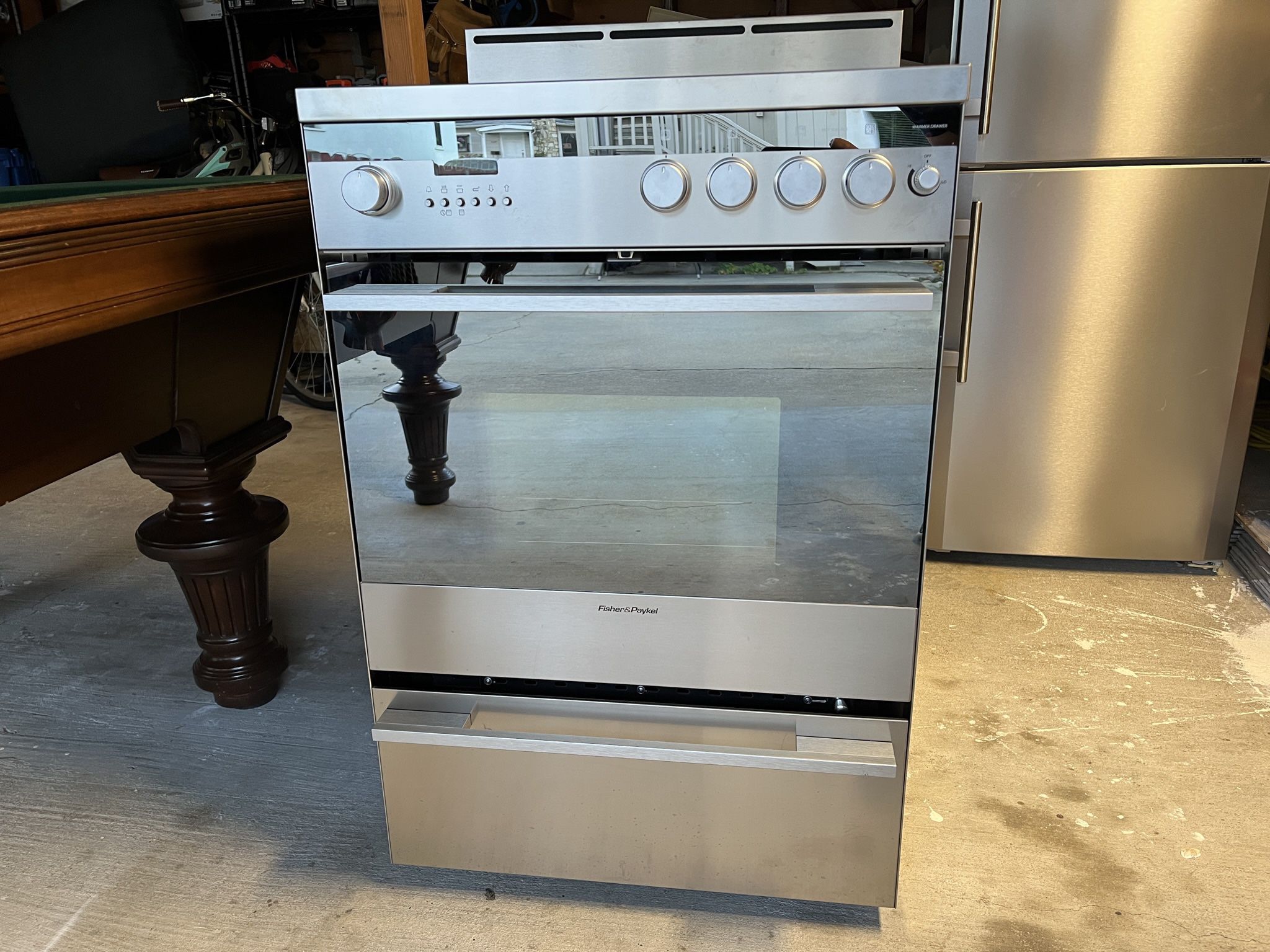 Fisher & Paykel OR24SDPWSX1 Electric Range $1000 OBO