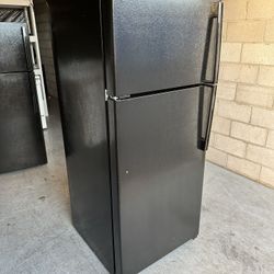 GE Refrigerator (1 Month Warranty)