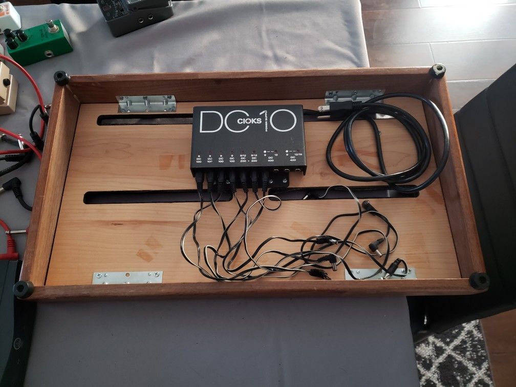 CIOKS DC10 Power Supply With Dullen Customs Guitar / Bass Pedalboard