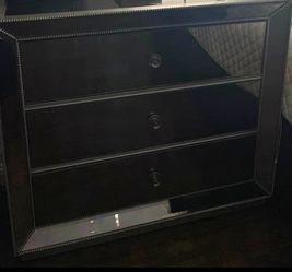 Omni Z gallery Dresser And 2 Chest  