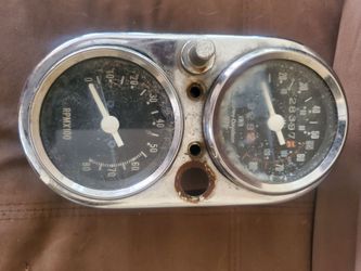 Harley pair of used gauges dyna r or fxr?
