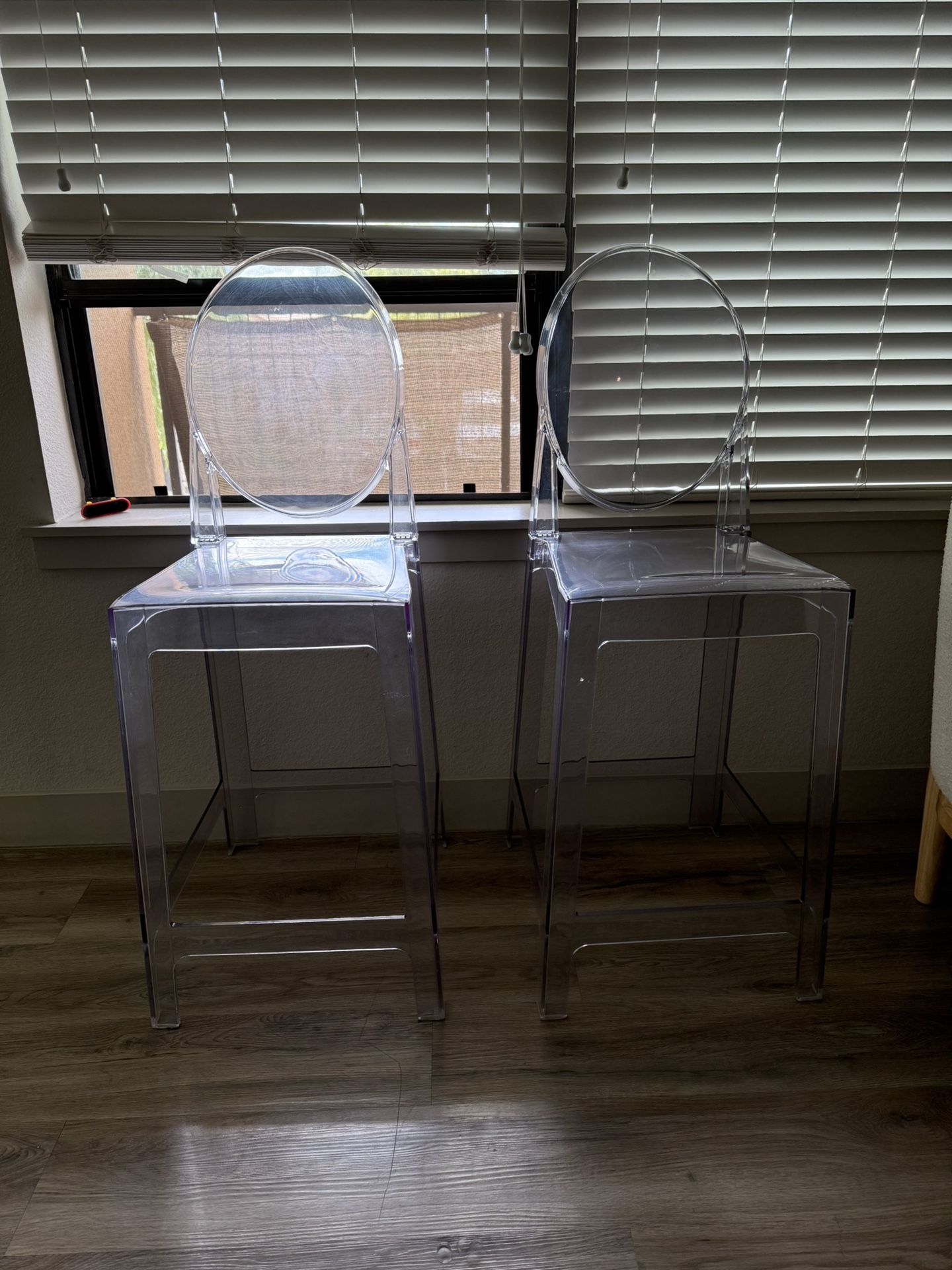 Clear Counter / Bar Stools