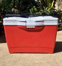 Rubbermaid 12 Can Briefcase Cooler