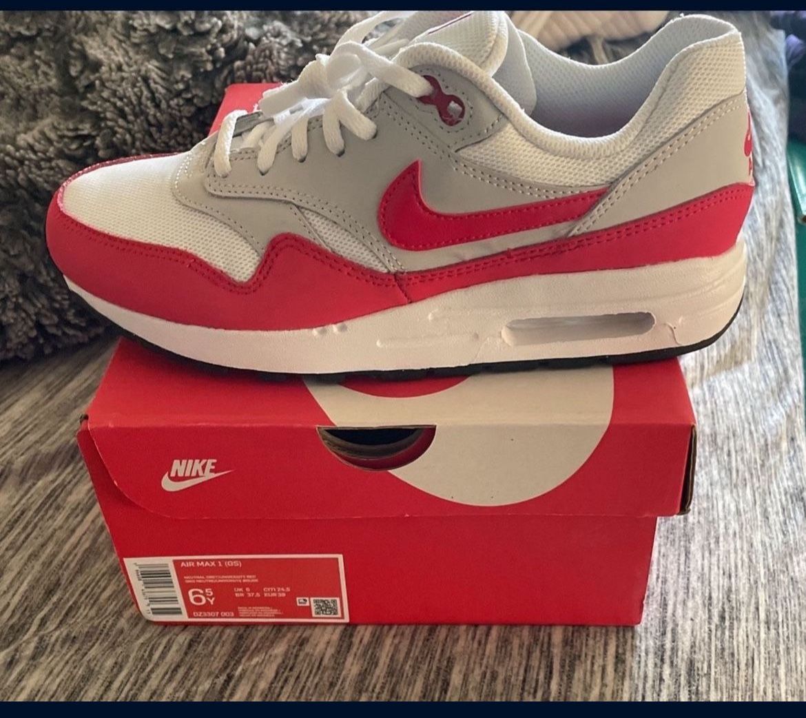 JORDAN MAX 1