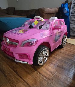 Disney Princess Mercedes-Benz 6V Electric Ride-On Car (Works Great)