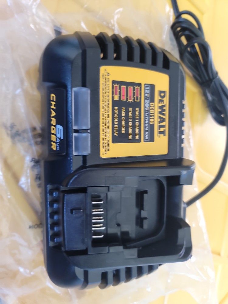 DEWALT 12V/20VMAX 6AMP CHARGER NEW