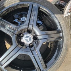 AMG OEM 20"staggerd Glossy Black Wheels With New Tires For MERCEDES BENZ S550/CL500 