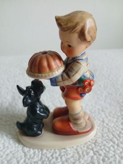 HUMMEL FIGURINE - Begging His Share