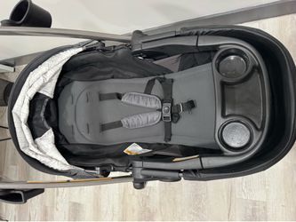 Graco bassinet/ stroller