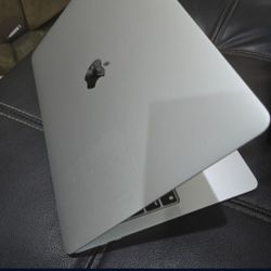 New 2019 Macbook Pro A1989 i7,16Gb,512Gb SsD L,13” LCD, AC Charger, Grade A Brand New,Space Gray Color, Original Box,Office 2022 for  Excellent Sale