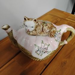 Vintage Hand Crafted And Painted kitty Cat on Blanket Floral Teapot Beautiful Rare