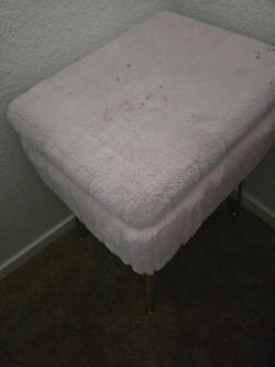 Pink woman seat