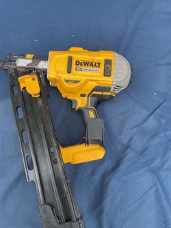 DeWalt 20 V 21° framing nailer Tool Only