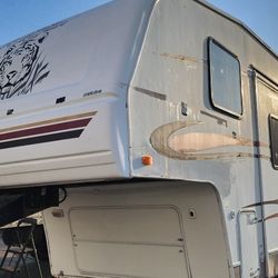2006 Prowler Regal Fifthwheel Camper Fully Self Contained
