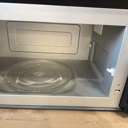 Whirlpool Over The Oven Microwave With 3 Speed Exhaust Fan
