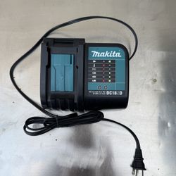 Makita DC18 Charger