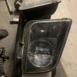 05-09 Ford Mustang Headlights OEM