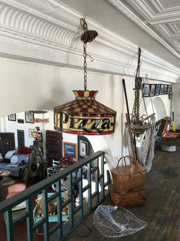 Original Pizza Hut light