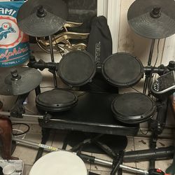 Alesis DM6 Electronic Drumset