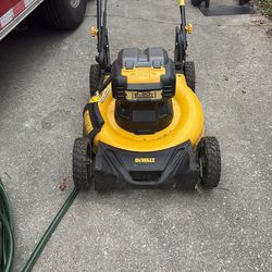 Electric dewalt lawnmower NO BATTERIES !