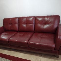 Pure Leather Sofa In  good Condition 