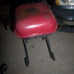 Red Americana Portable Charcoal Grill