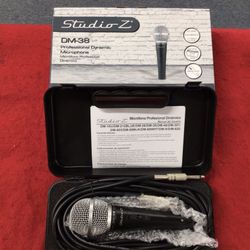 Studio Z Dynamic Microphone Cable & Case Included New In Box  💵  💳  💵  Cash and Card Accepted