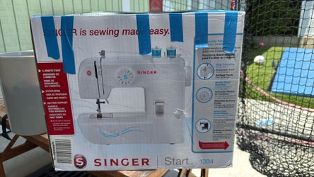 Singer Sewing 1304 (Hollywood)