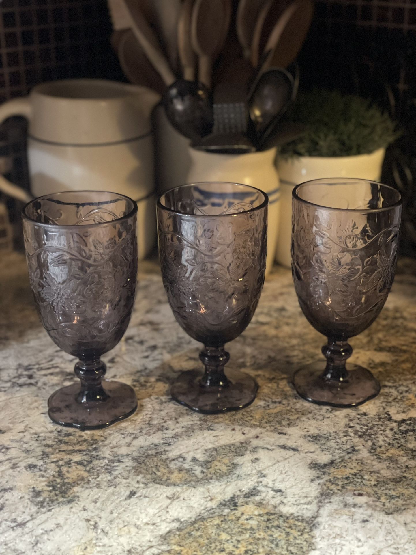 BEAUTIFUL GLASS CUPS PRINCESS HOUSE ( 24 Av And Vanburen )