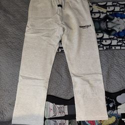 Uncuffed Essentials Sweats Size L
