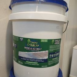 NEW Green Gobbler Snow & Ice Melt Pellets 35lbs