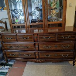 French Provincial Style Dresser Cherry Wood 6 Drawers/ READ DESCRIPTION