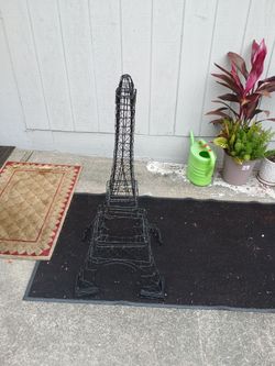 Eiffel tower made of wires $20