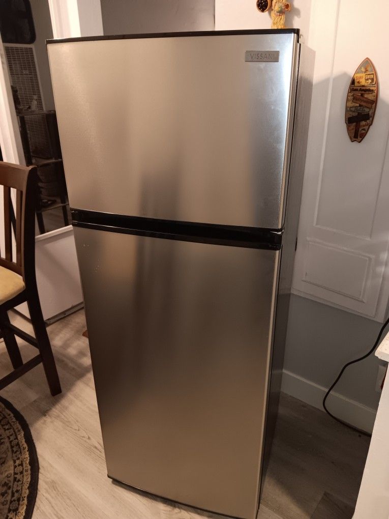 Vissani Refrigerator 7.1 Cu Ft for Sale in Long Beach, CA OfferUp