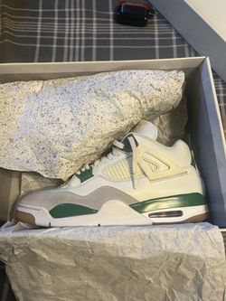 Jordan 4 SB Pine Green