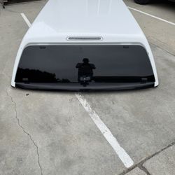 Leer 100XL For Chevy Silverado 6’5” White Good Conditions 