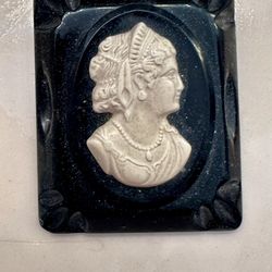 BAKELITE CAMEO 1920’s