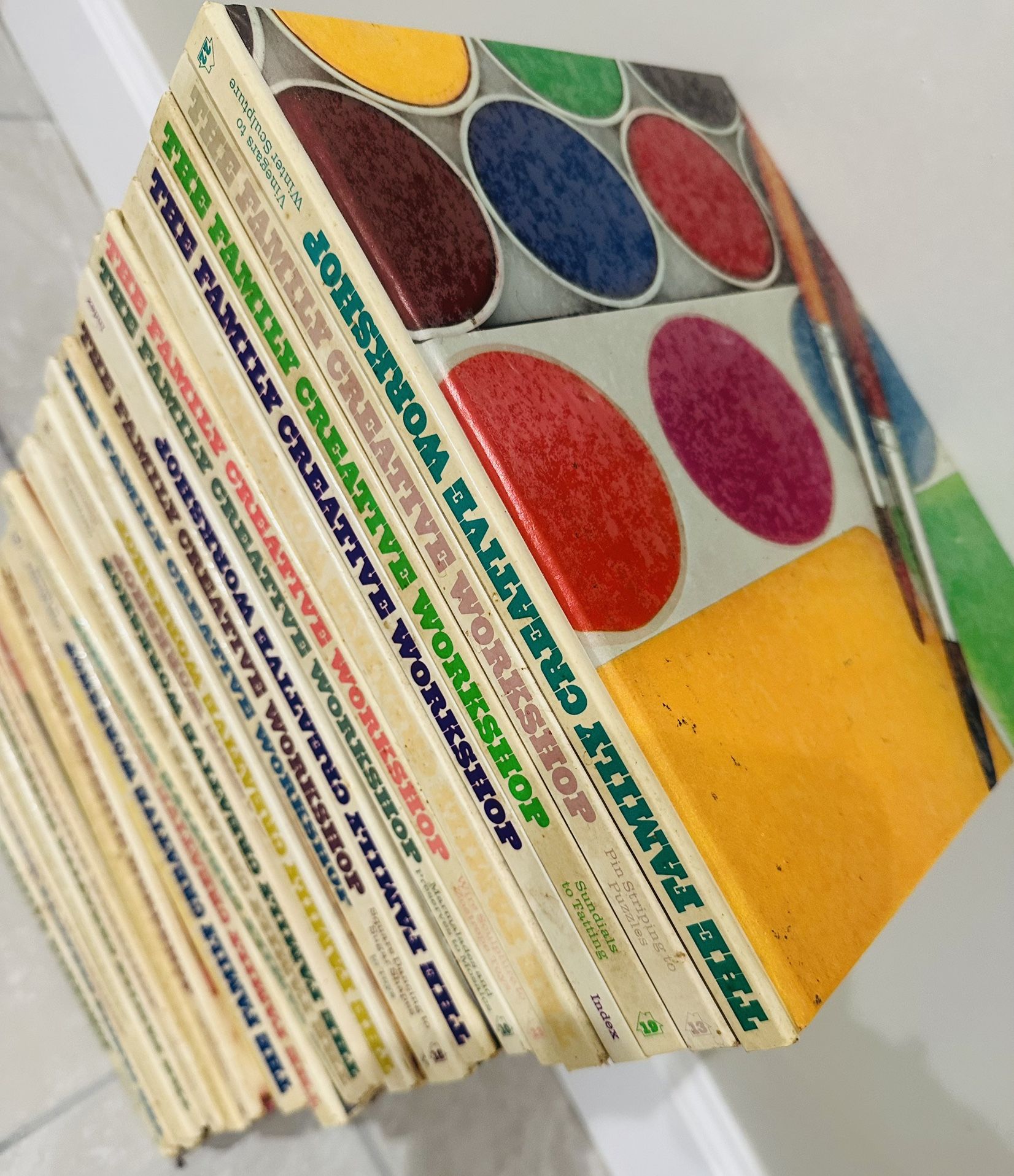 📚 The Family Creative Workshop – Full Vintage Set – 1970s Craft Encyclopedia (24 Volumes)