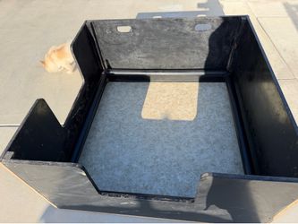 Whelping box