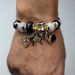 Gorgeous Black & Goldtone Sparkly Charm Bracelet. New