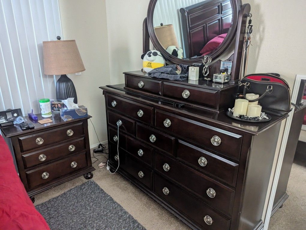 Bedroom Set Minus Mattress/Box spring