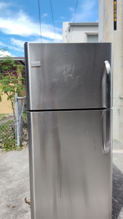 Free refrigerator Curb alert!