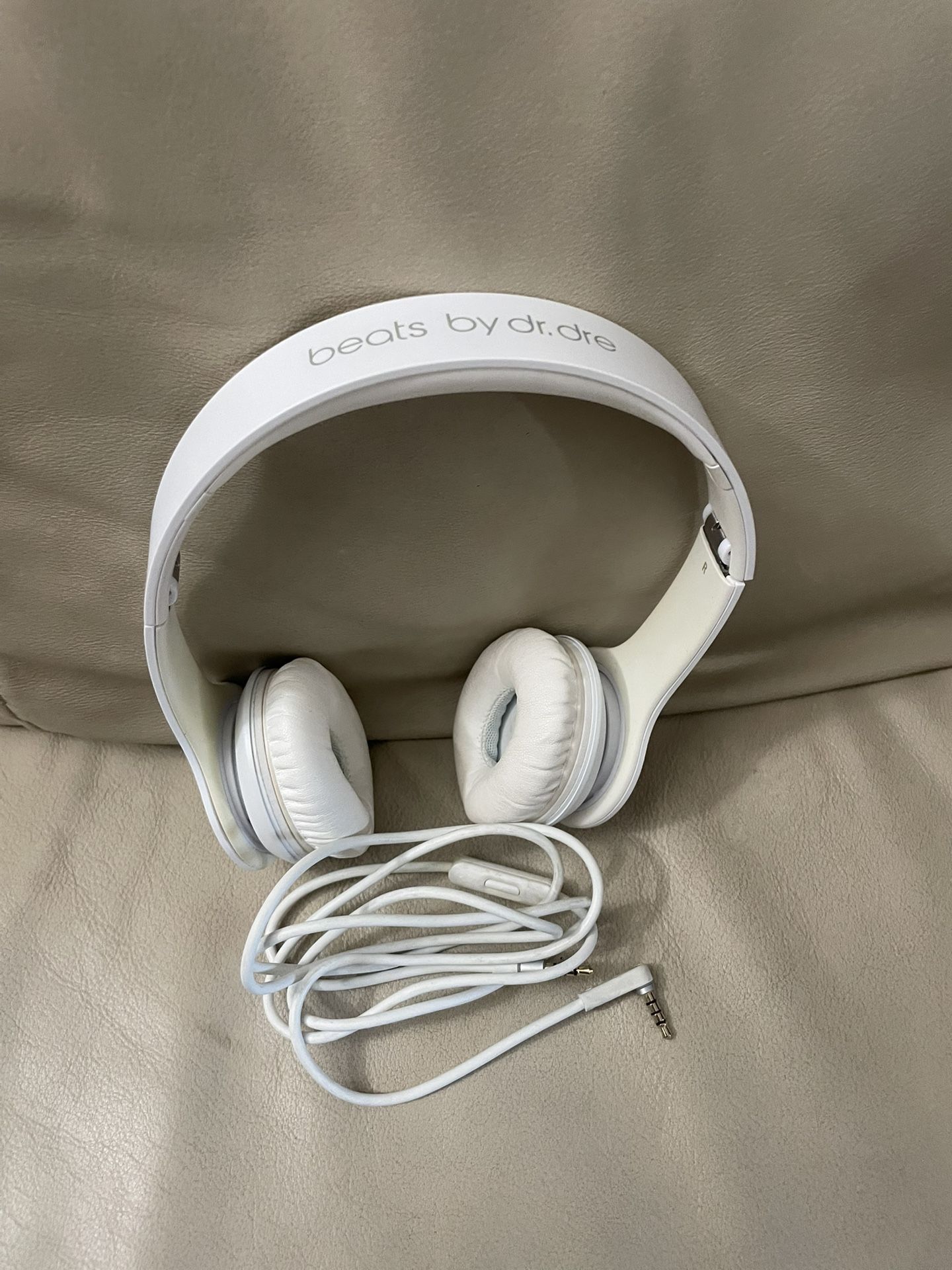 Beats by Dr. Dre Solo HD Matte White Teal Wired Headphones Excellent Condition