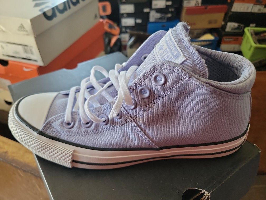 Converse Size 8 1/2 Women