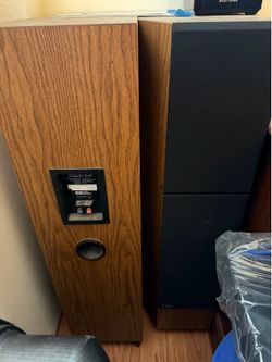 Pair if DA-900 Floor Speakers