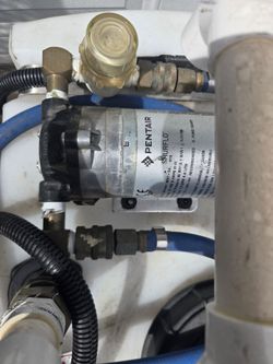 Water tank with pump