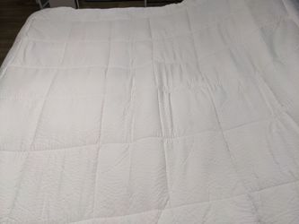 Anne Klein 108" x 90" white comforter