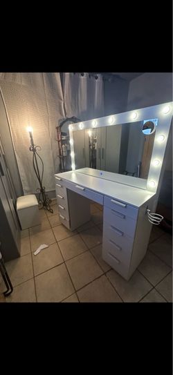 White Vanity Desk with Hollywood Lighted Mirror