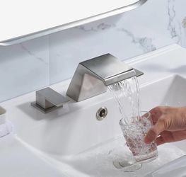 Widespread Waterfall Roman Tub Faucet, 2 Handle Bath Tub Faucet Set with Quickly Black And Nickel F10B