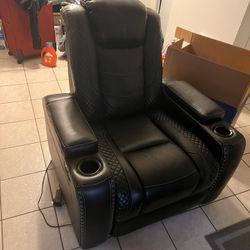 BLACK POWERED LED RECLINER